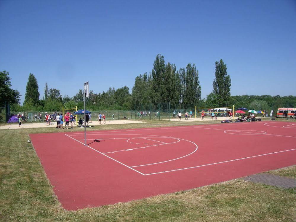 Euroville Jugend- Und Sporthotel 나움부르크 외부 사진